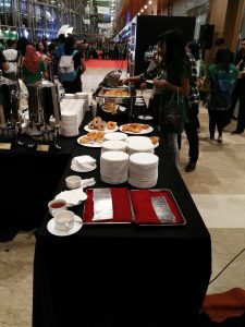 Ambil aja sepuasnya. Mumpung gratis! Hehehe