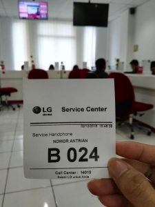 Antrian service center LG di Jalan Biak sepi banget!